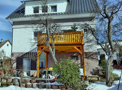 Einstoeckiger Balkon 135