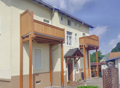 Einstoeckiger Balkon 121