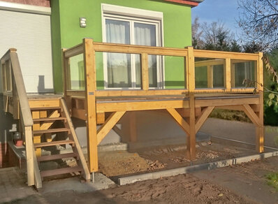 Einstoeckiger Balkon 145