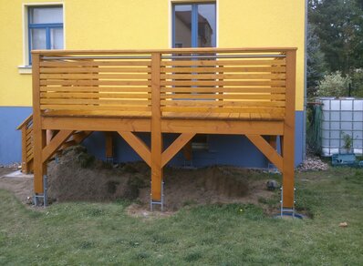 Einstoeckiger Balkon 089