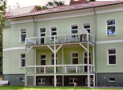 Mehrstoeckiger Balkon 040