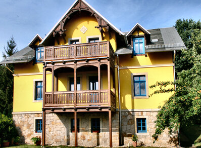 Mehrstoeckiger Balkon 050