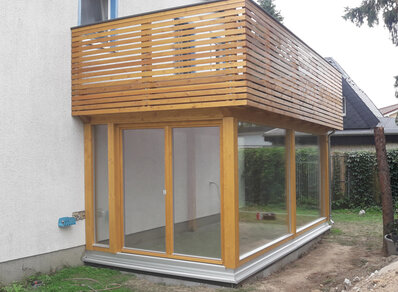 Einstoeckiger Balkon 153