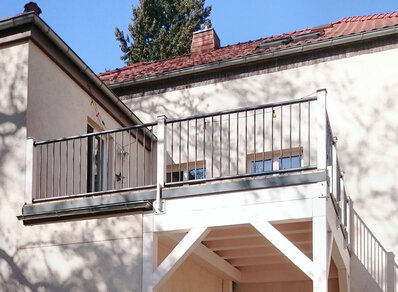 Einstoeckiger Balkon 108